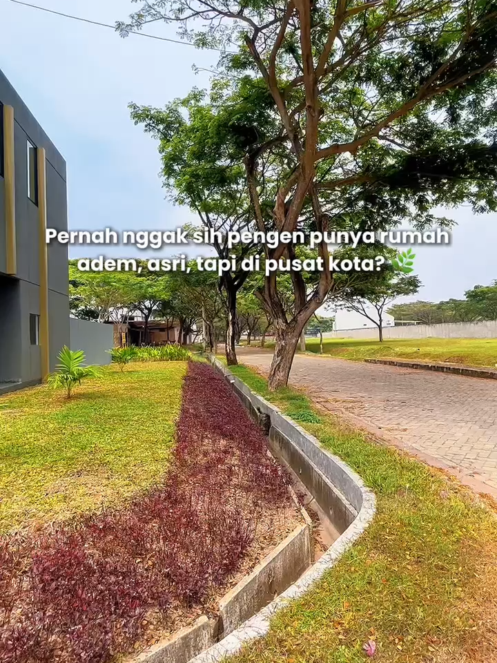 Kadang kita nggak cuma butuh rumah, tapi juga suasana yang bikin tenang & nyaman ✨ Oleander Residence hadir dengan desain minimalis modern, lingkungan asri, jalan lebih lebar, dan lokasi strategis di Kota Serang 🌿 Mulai dari 400 jutaan aja, unit siap buat nemenin kamu mulai cerita baru 🏡 Mau tau detail unit ini? Kunjungi  📍 Marketing Gallery : Jl. Warung Jaud, Kelurahan Kaligandu, Banten #rumahserang #rumahcilegon #serangbanten #rumah2lantai #perumahanasri