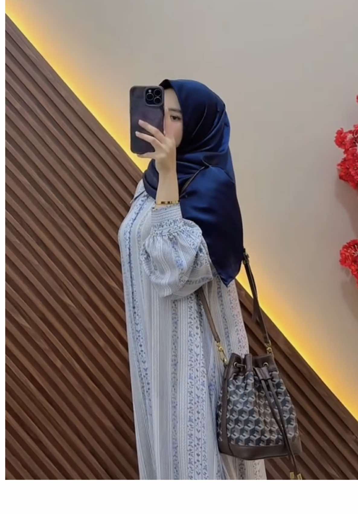Motif ala2 korean look,, cakep poll buat outfit santai kamu,,  #candyoutfitku #ootdhijabstyle #gamisrayon 