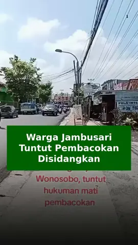 Ratusan warga Desa Jambusari melakukan aksi damai di Kejaksaan Negeri Wonosobo, Senin (22/9). Mereka menuntut agar pelaku insiden di Kafe Shaka segera diadili. Keberadaan pelaku dianggap meresahkan masyarakat dan telah menyebabkan kepergian Wawan, saudara mereka. Perwakilan warga menyatakan akan terus mengawal proses hukum. Kepala Seksi Intelijen Kejari Wonosobo, Joko Tri A, mengungkapkan berkas perkara sudah diterima dan Kejaksaan berupaya mempercepat penelitian berkas agar kasus ini bisa segera dilimpahkan ke pengadilan. Semoga hukum di negara kita bisa memberikan keadilan bagi para korban dan menciptakan lingkungan yang lebih aman. <#1327176136853028956> #IwanMerapi ##KafeShaka