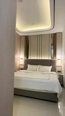 📍Cluster Menaggio Punya banyak barang tapi ruangan terbatas? Solusinya bukan cuma perabotan, tapi bagaimana perabotan itu terintegrasi dengan gaya hidupmu. Di video ini, kita tunjukkan bagaimana lemari dan ruang ganti dibuat fungsional tanpa mengorbankan estetika. Semuanya diatur agar hidupmu lebih rapi dan simpel, setiap hari. #KamarTidurNyaman #InteriorDesignJakarta #DesainKamarTidur #HomeDecorIndonesia #RuangIstirahat #KamarTidurMinimalis #GettoID #InteriorGoals #interiorjakarta #interiorbsd #interiorserpong #interioralamsutera #clustermenaggio #savingspacedesign #walkincloset #lemari #masterbedroom #kamartidurminimalis 
