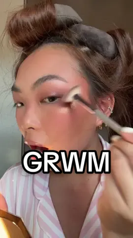 MAKEUP ATE DOWNNN 😌🤏🤏 @Fenty Beauty Grip Trip Hydrating Primer, Set It Down Loose Setting Powder, Shadowstix Longwear Eyeshadow, Diamond Bomb All-Over Diamond Veil, Gloss Bomb Stix  @makeupforever HD Skin Hydra Glow Foundation, HD Skin Full Cover Concealer, Artist Colour Crayon @NARS Cosmetics The Multiple Blush @Sephora Singapore 8H Colorful Lip Liner #makeup #makeuptutorial #grwm #beauty 