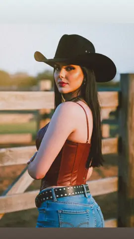 Me sigam aqui no TikTok que eu faço para vocês também, ou te ajudo com qualquer outro modelo de fotos que queira            #ensaiofotografico #fotogemini #boaideia #ia #cowgirl  