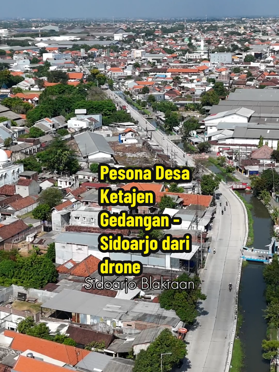 Pesona Desa Ketajen - Gedangan View dari Udara Sejarah Nama Desa Ketajen :  awal mula nama Desa Ketajen berasal dari bahasa jawa yakni “KETAT PODO IJEN” yang artinya “HIDUP SENDIRI-SENDIRI”. Hal ini sebagai wujud kebijaksanaan Mbah Demang untuk memberikan tempat tinggal terpisah untuk kedua istrinya. Dengan terbukanya lahan Dusun Ketajen dan Dusun Tumapel, Mbah Demang berharap kedua istrinya dapat hidup tentram di masing-masing wilayahnya. #fypreels #viralreels #ketajengedangan #gedangansidoarjo 