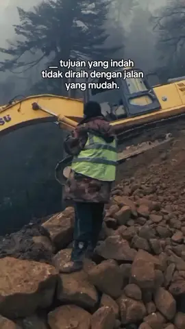 Tujuan yang sempurna memerlukan jalan yang terjal untuk melewatinya Source @youdingexcavator --------- #DiklatAlatBerat #kemnakerri #examediateam #tambanghits #sio 