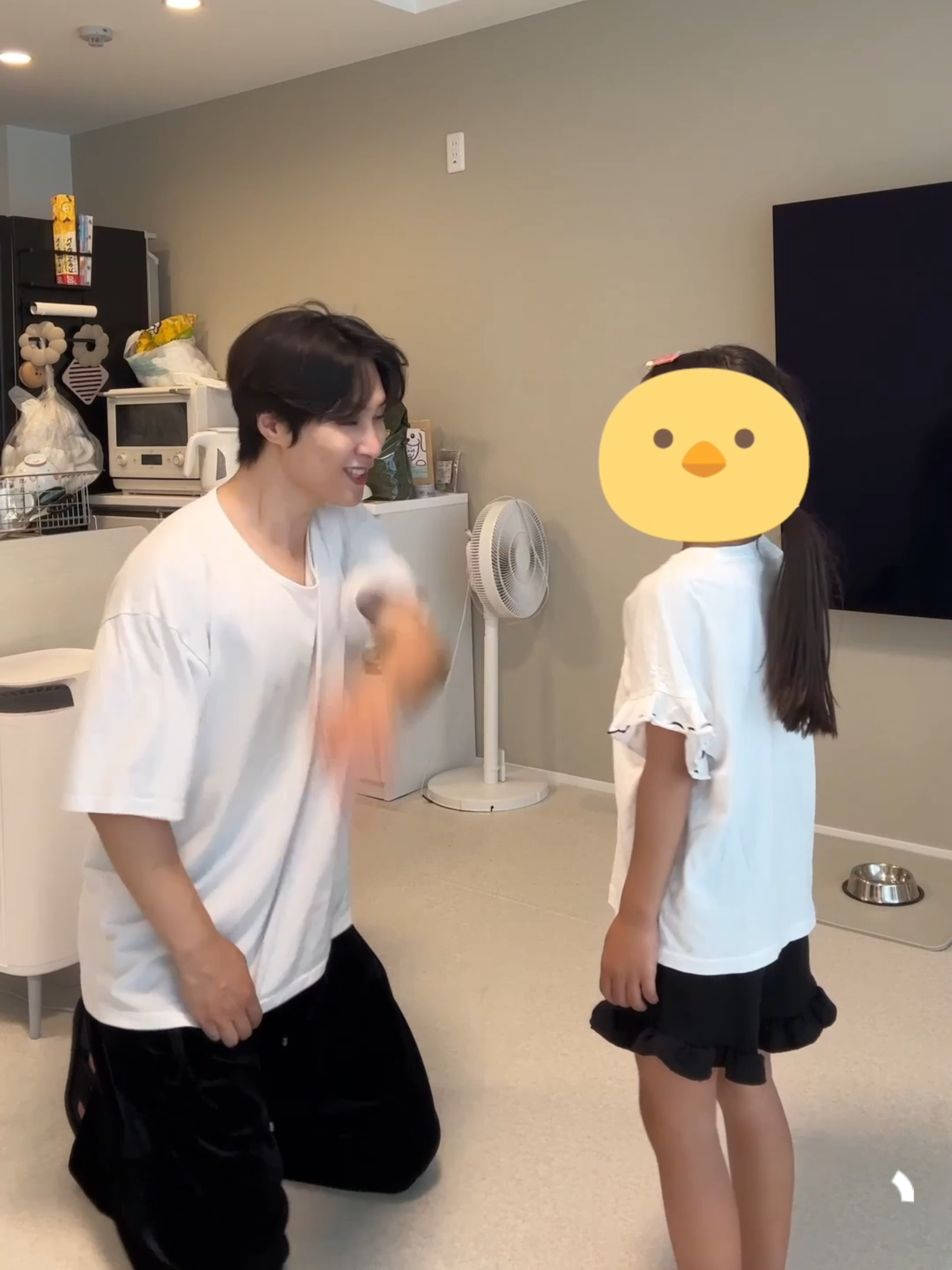 娘のビンタを防御してみた韓国人父www