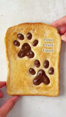 This is one for all you animal lovers - I bring you this cute paw print toast! Just press a paw print (using your fingers) into a slice of bread as shown, toast until golden, then butter and fill with Nutella (it spreads better if slight warm)! Makes an easy and fun breakfast or snack 🐾🐾🐾 #pawprints #cutefood #toastandnutella #toast 
