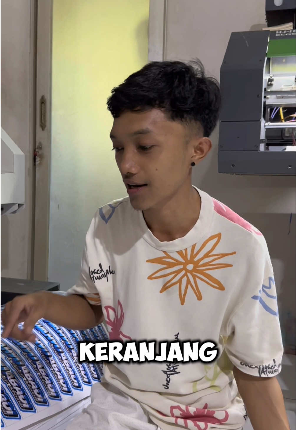 Cuma bikin 1000 sticker kalian harus cepet cepetan co kalo mau dapet stickernya wahyu abadi