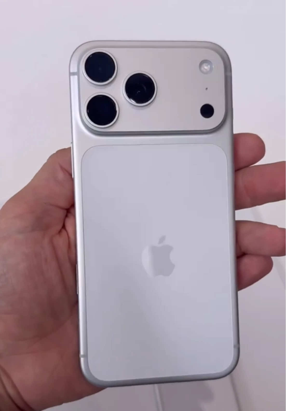 Brand New iPhone 17 Pro Max 512gb Silver | ₱57,000 DP via Home Credit!✨🩶