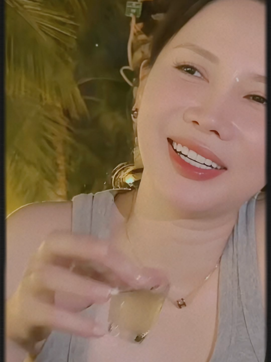 Người con gái yêu vì tiền...