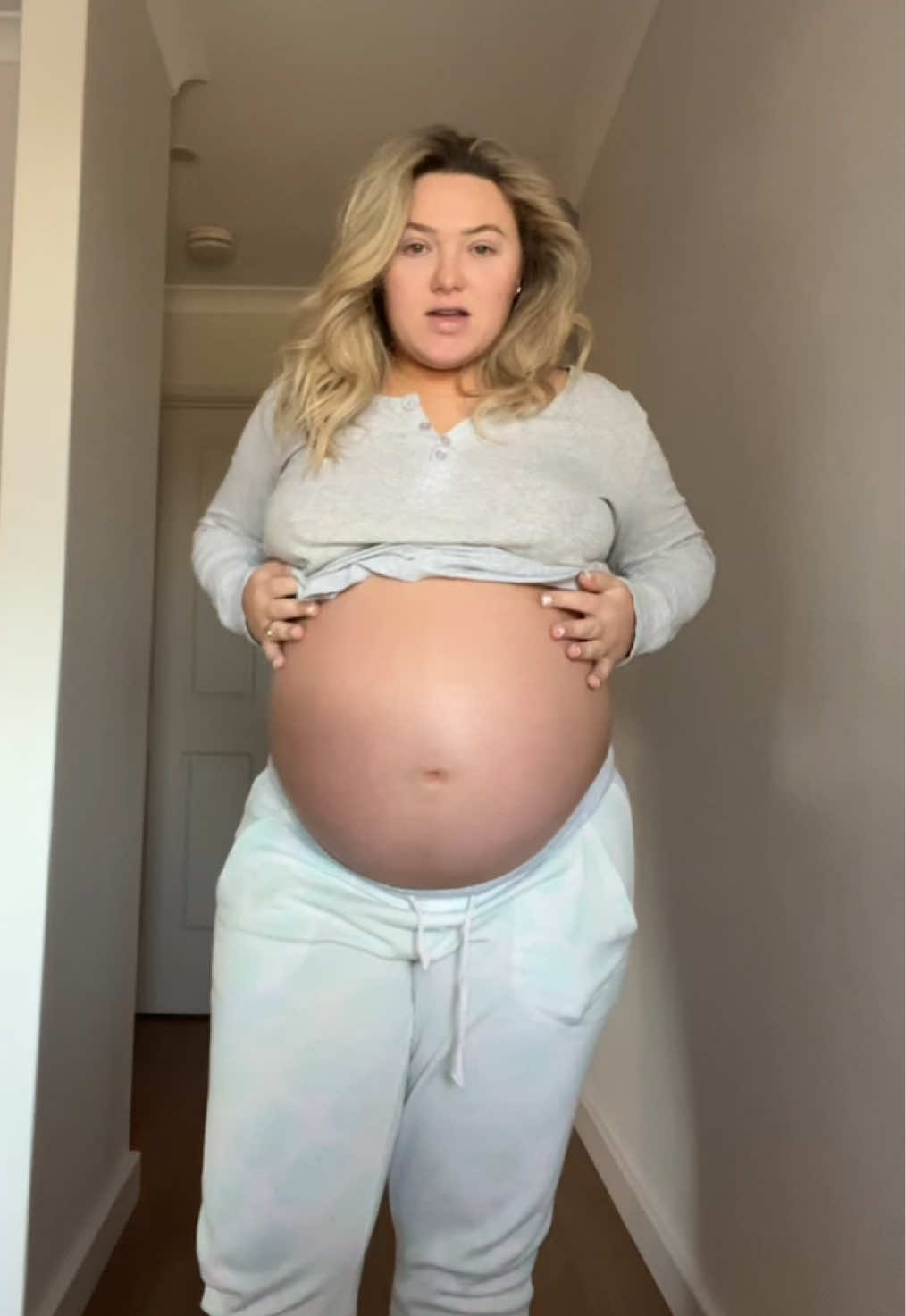 Day 23 of 30 days of outfits #pregnantlife #grwm #maternityfashion