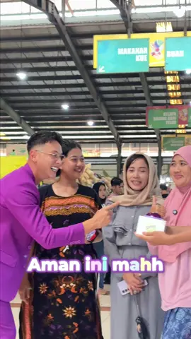 Bosen sama kuis indoor terus? Nah siap-siap kali ini buat para ibu di luar sana akan gue samperin dan seru-seruan di Kuis Pasti Aman Pasti Menang bareng @bersihbersinarsunlight! ☺️ Satu-satunya kuis yang apa pun jawabannya pasti menang dan pasti aman bareng Sunlight Biocare Nature. Dengan formula terbaik 100% food grade, ampuh hilangkan kotoran dan zat kimia pada buah dan sayur, untuk lindungin si kecil dan sekeluarga 🫰🏻  Yuk ikutin terus Kuis Pasti Aman Pasti Menang bareng Sunlight Biocare Nature. Jangan lupa komen yaa kira-kira daerah mana lagi nih yang perlu gue datengin👇🏻  #SunlightPastiAman @Sunlight Indonesia 