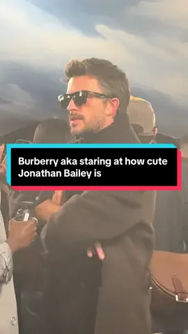 Ok Burberry, I didn’t pay attention to the show because… JONATHAN BAILEY! #burberry #fashion #lfw #jonathanbailey 