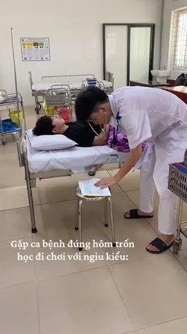 Bệnh nhân cứ từ từ chờ tôi dở đúng bài đấy mới điều trị được nhé😅#hocycogivui👩🏻‍⚕️💙 #sinhvieny #viral #xuhuong 
