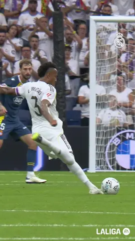 🤯 Stop what you're doing and watch this, part 1. @edermilitao  #LaLigaHighlights #RealMadrid 