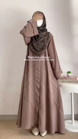 Nemu abaya yg petite friendly masyaAllah seneng banget jadi harus rombak2 lagi yeayyy 😍💗 #abaya #gamis #ootdhijab #outfitinspo 