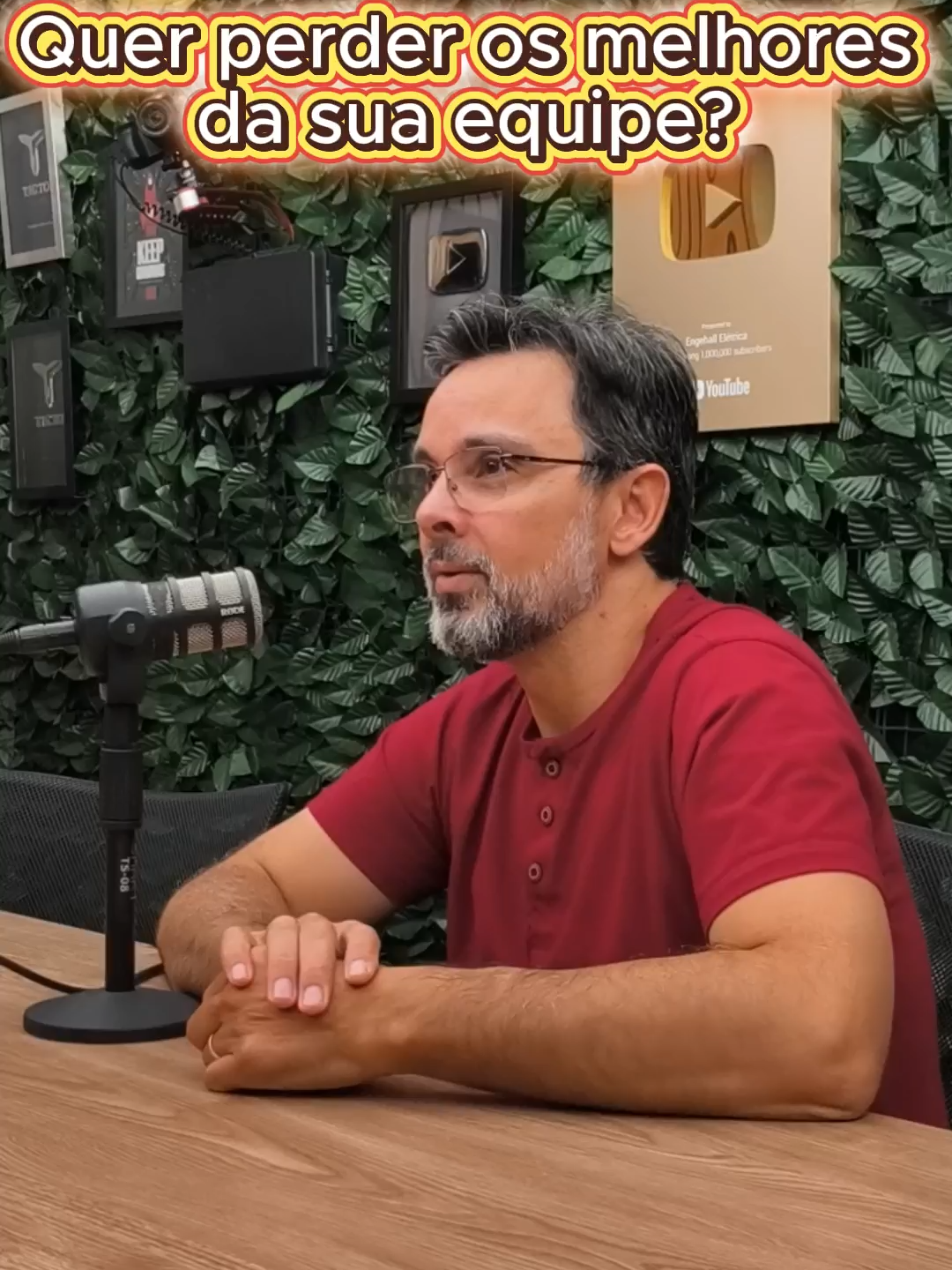 Quer perder os melhores da sua equipe? Deixe o colega ruim passar impune. Aquele que reclama, foge das responsabilidades, chega atrasado e não sofre nenhuma sansão. O bom profissional observa isso tudo. O resultado é previsível: ele vai embora, e a empresa fica com quem drena energia do time. Jack Welch dizia: ‘Tolere desempenho ruim e você perderá os melhores.’ Então a pergunta é simples — você vai tolerar ou agir? #gestãodepessoas #liderança #liderançanaprática #funcionárioruim #gestaodepessoas
