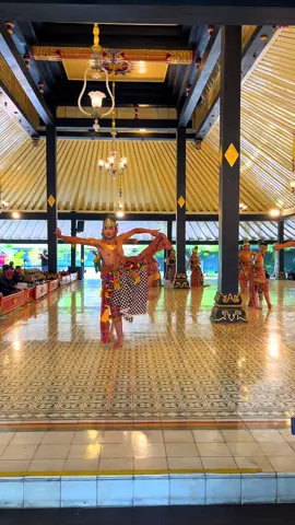 Rasakan kemegahan budaya Jawa yang masih terjaga, menikmati arsitektur klasik nan anggun, dan mengenal kisah para raja di pusat kebudayaan Yogyakarta. 👑 ➡️ 𝙋𝙖𝙠𝙚𝙩 𝙒𝙞𝙨𝙖𝙩𝙖 𝙅𝙤𝙜𝙟𝙖  ➡️ 𝙎𝙚𝙬𝙖 𝙈𝙤𝙗𝙞𝙡 + 𝘿𝙧𝙞𝙫𝙚𝙧  ➡️ 𝙋𝙧𝙞𝙫𝙖𝙩𝙚 𝙏𝙧𝙞𝙥 𝙅𝙤𝙜𝙟𝙖 📩☎️ 𝙒𝘼 082138418703 🎟️ Paket wisata Jogja siap menemani perjalananmu! 📍 Destinasi: Keraton Yogyakarta 🚐 Termasuk dalam paket wisata Jogja #paketwisatajogja #sewamobiljogja #wisatajogja #tripjogja #keratonyogyakarta 