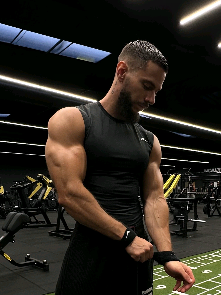 100 push-ups ? #gym #viral #GymTok #Fitness #musculation 