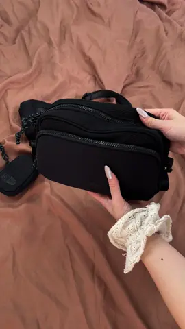 This black one is anything but borning，its feels really high quality！🖤⌚️🎬#bagsmart #unboxing #black #packwithme #summervibe #whatsinmybag 