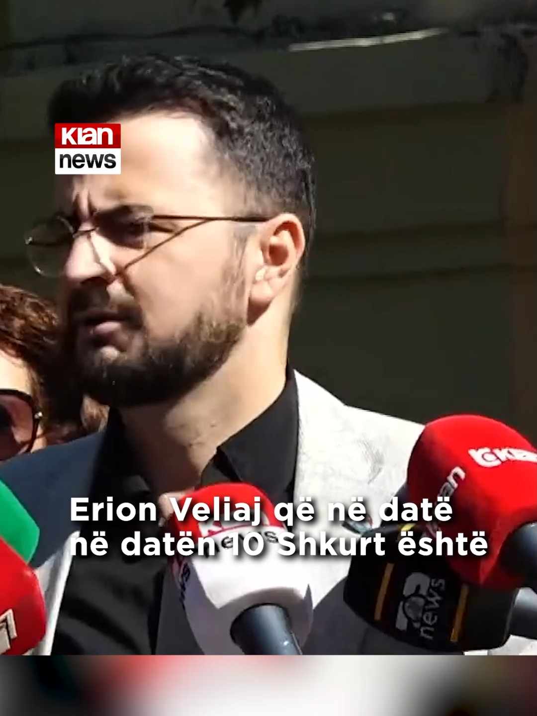 “Sot u erdhën mendtë për të shkarkuar”, PD kërkon që Veliaj të dëgjohet Ka përfunduar mbledhja e Komisionit të Ligjeve në bashkinë Tiranë. Në një deklaratë për mediat, një nga këshilltarët e opozitës, Endrit Shabani tha se “pas 7 muajsh u kujtuan për këtë proces, pasi i kanë humbur kohë Tiranës”. LEXO MË SHUMË NË TVKLAN.AL #TvKlan #News #Politike #PD #ErionVeliaj
