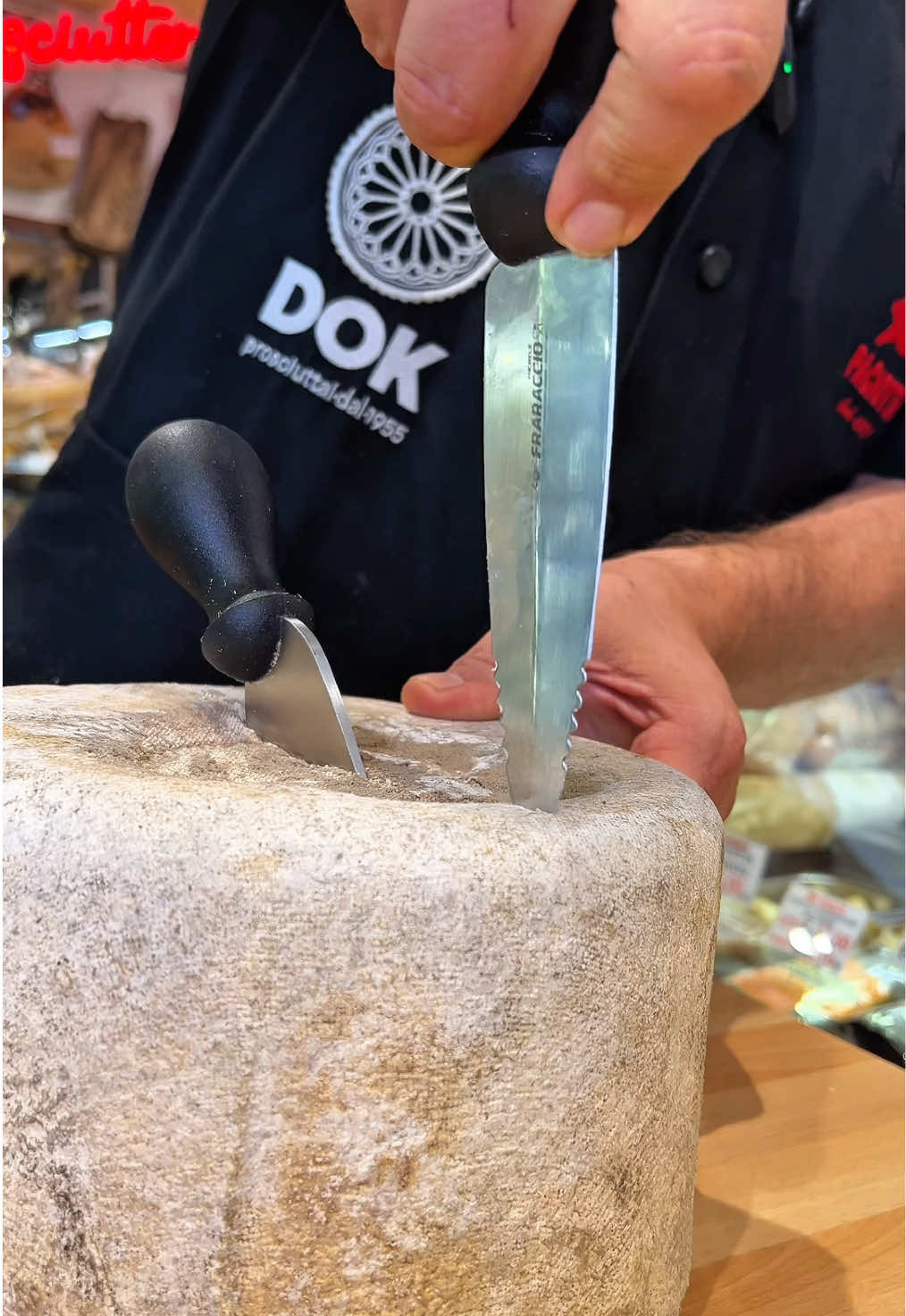 Il Piemonte in tavola con il Castelmagno DOP 🧀 www.paciottisalumeria.it 📍Via Marcantonio Bragadin, 51/53 - Roma Tel. 06.39733646