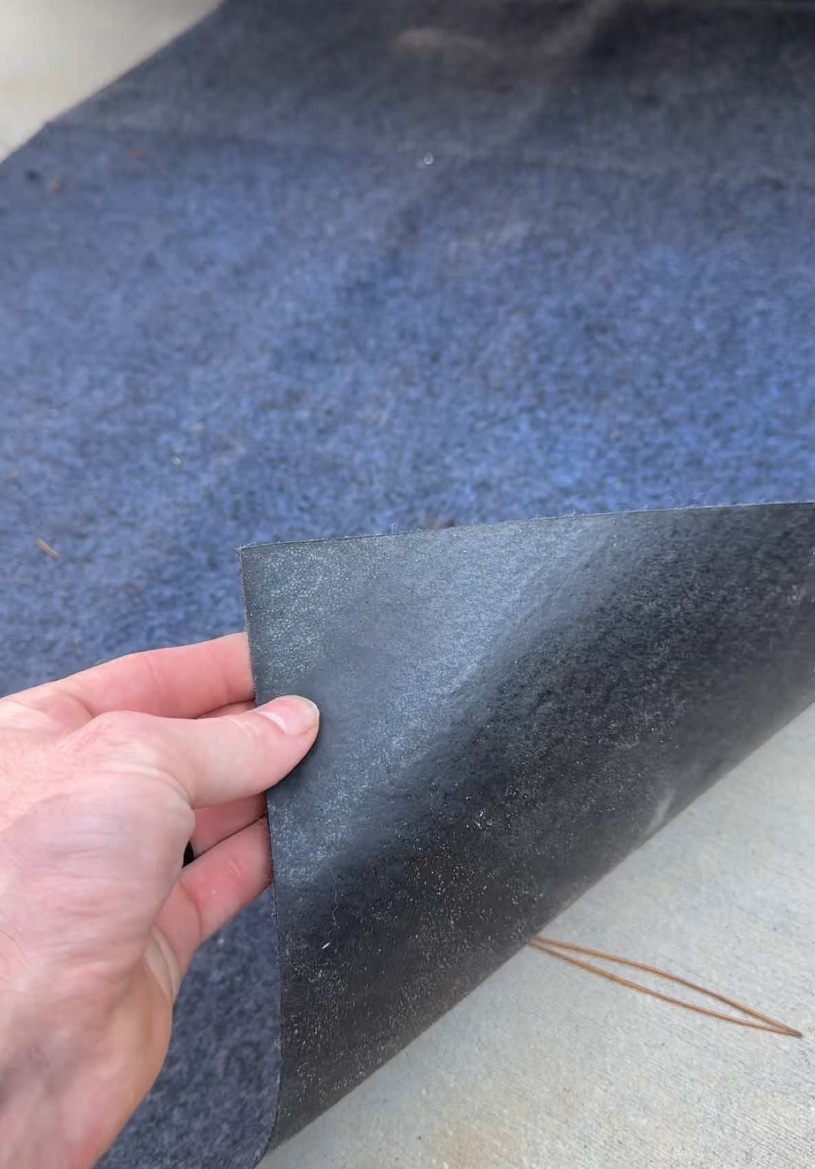 Stop stains before they start! 🛠️ This Super Absorbent Oil Spill Mat protects your driveway from leaks and drips. Tough, reusable, and built to keep your garage and parking spot clean. #GarageEssentials #DrivewayProtection #CarCare #WorkshopGear #MechanicLife 