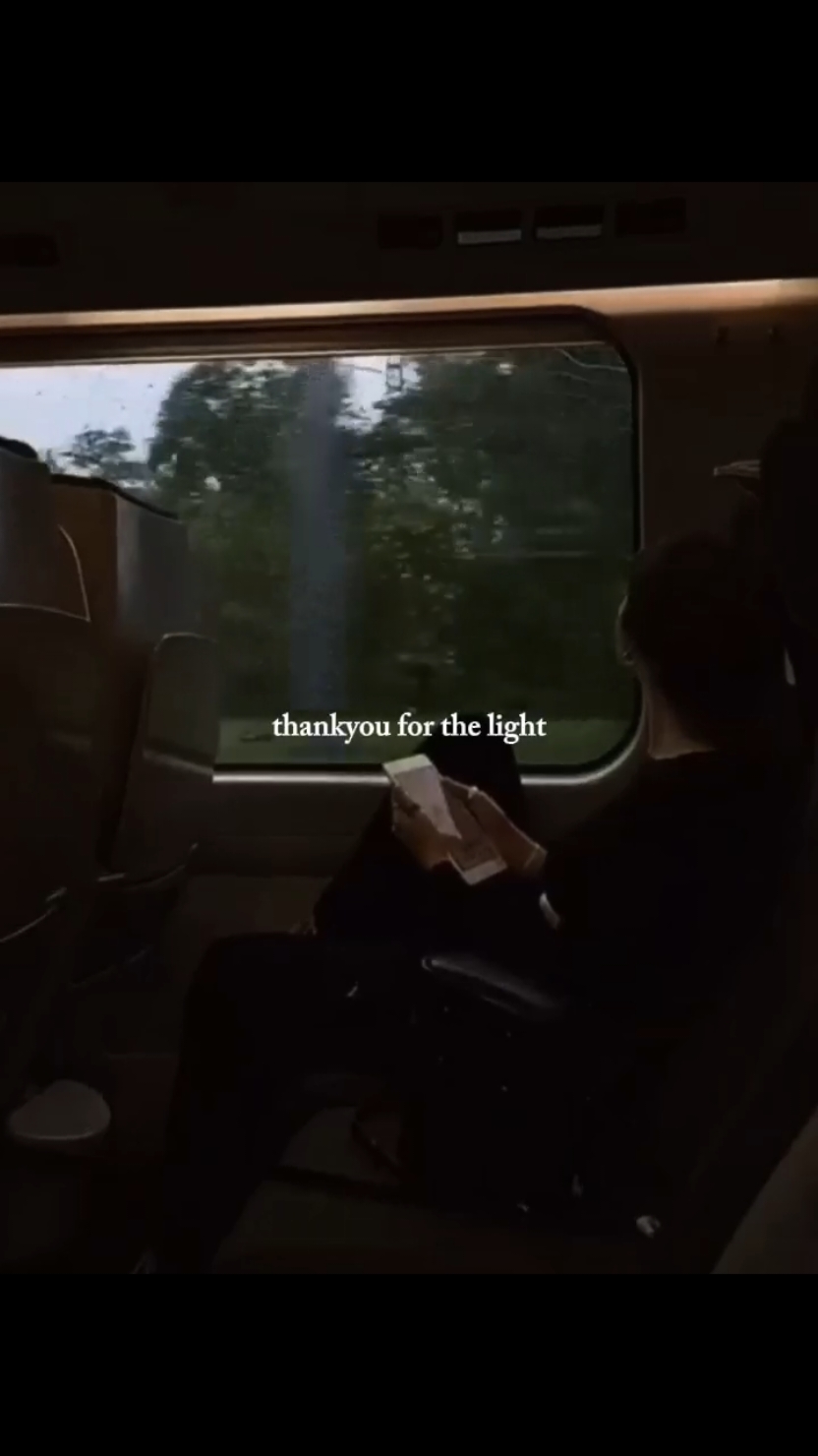 #CapCut Thank you for the light... #templatecapcut #templatenuy #thankyouforthelight #lyricsvideo #viraltiktok #fyp #trending 