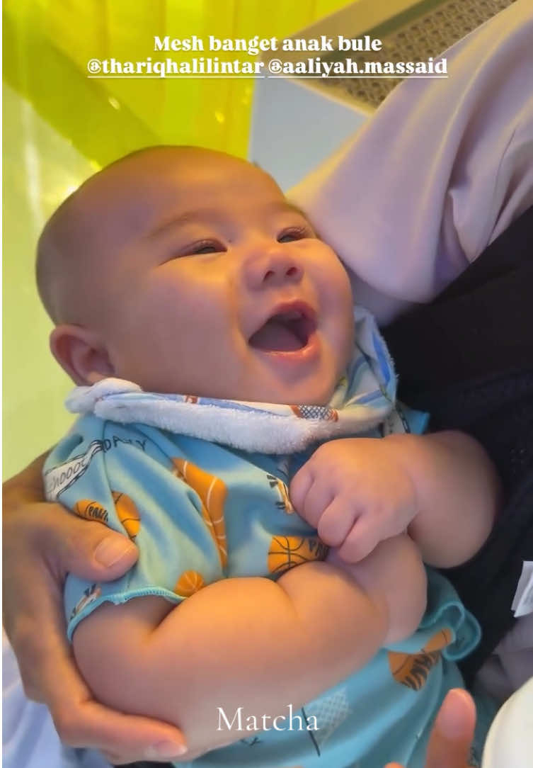 Allahumma barik . Masyaallah tabarakallah  Liat arash tuh bawaannya kek happy bgtt nih bayi , bayikk bahagia. Soalnya dari dalam kandungan ibunya semaksimal mungkin happy gk drama nangis nangis enjoy life🤏🏻🤏🏻 #babyarash #aalthor #babytiktok #fypage #fypシ゚ 