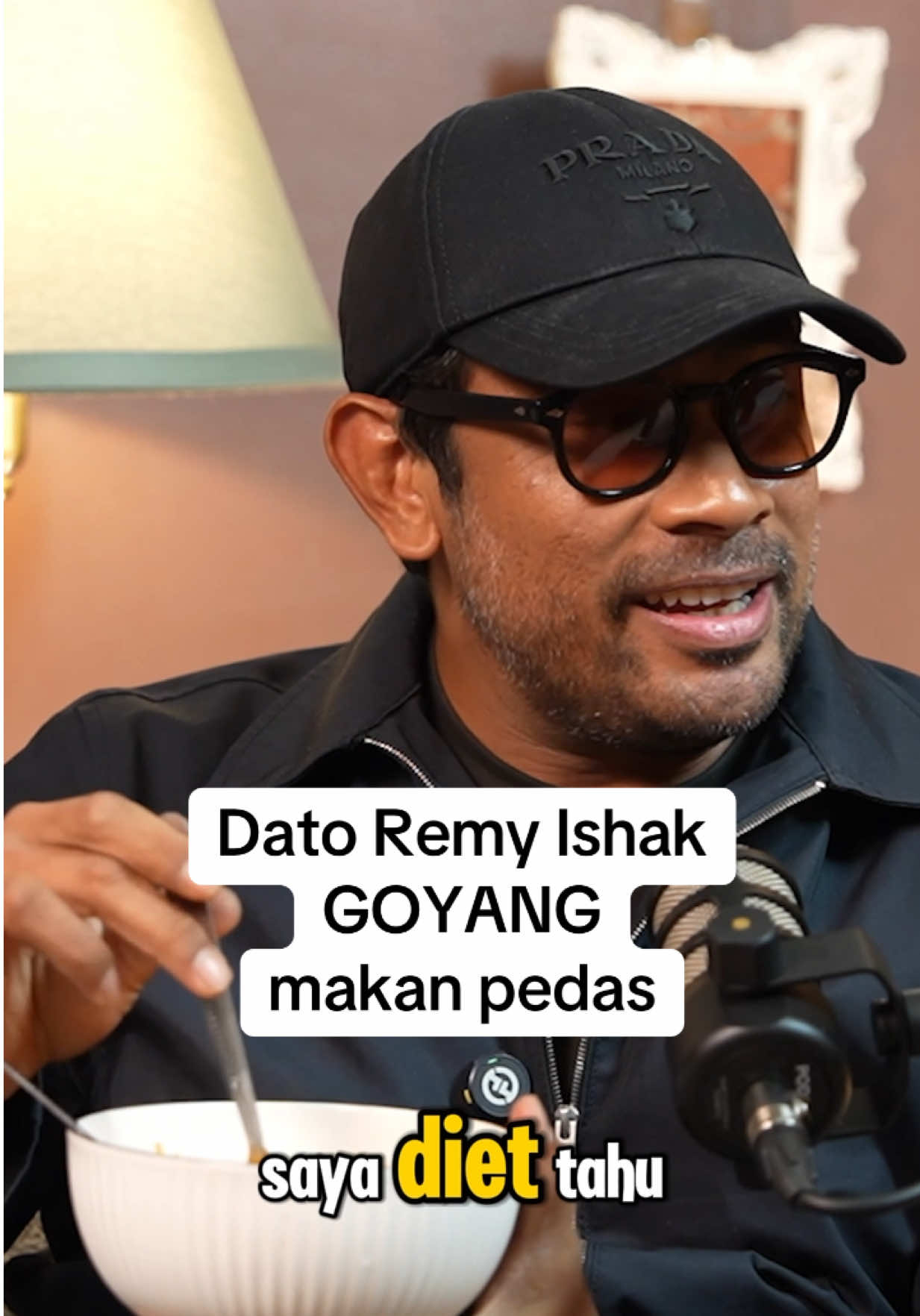 Fuhh Dato sendiri cakap lulus hampa macamana ni ? Come on lahh #Meeseramberapi #Sembangseram #Safwannazripod #RemyIshak #Meekari 