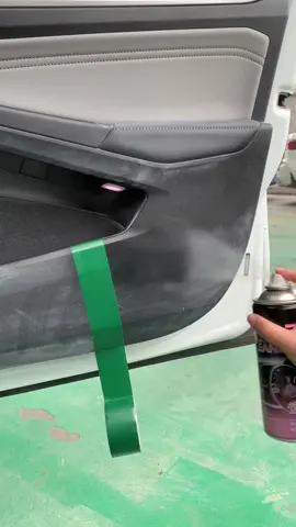 puedes rociar esto en cualquier auto no es pegajoso tu auto queda como nuevo.😍#tiktokshoprestock #AutoDetailing #CarInterior #restoration #autumnliving 