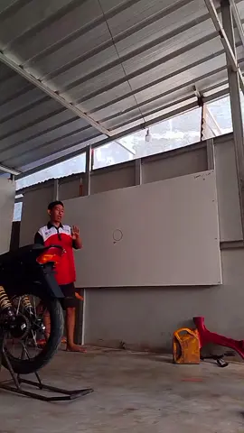 Day 2 proses pembelajaran kursus mekanik Nuansa Motor Engineering School  jgn lupa like dan follow gw ya guys🤗🙏 @Grip-On Tools @Nuansa Motor  #BeasiswaMekanik #gripontools #nuansamotor #duniamekanik #fyp 