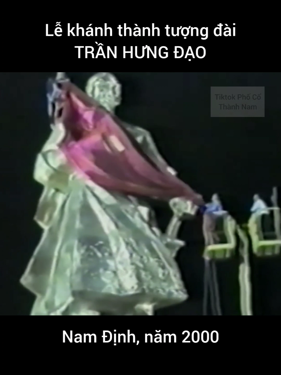 Lễ khánh thành tượng đài Trần Hưng Đạo, thành phố Nam Định năm 2000.