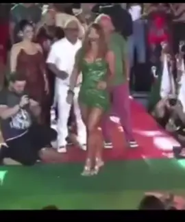 Virgínia sambando #virginia #virginiafonceca #granderio #bondedasmaravilha #viral 