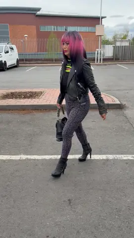Walking to the shops x #walking #model #longhair #heels #beauty 