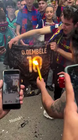 Ada yang panas 🔥 , btw ada yang tau itu fans club mana? 🤭 #masukberanda #barcelona #fyp #ballondor #dembele🇫🇷 