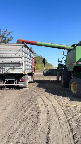 #Agrosphera #agro #agriculture #farming #farmers #farminglifestyle #ukraine #аграріїукраїни #українськіфермери #агросфера #сільскегосподарство #johndeere 