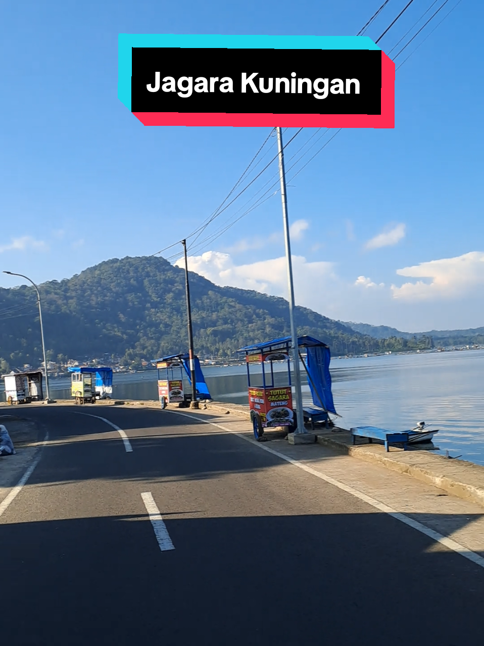 Jagara merupakan salah satu jalan paling aesthetic di Kuningan.. Selain wisata waduk darma, akses jalan ini bisa ke wisata jagara eco park,RM H. Endo, dt_eatery, Saung karuhun, buper  bagarurung, curug ngelay, curug nyandung,dan curug luhur.. Kalian udah pernah ke wisata mana aja di sekitaran waduk darma ini?? #jagara #jagaraecopark #wadukdarmakuningan #bagarurung  #dteatery 