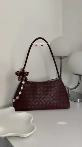 Replying to @jade ᡣ𐭩ྀིྀིྀི woven shoulder bag 💭🤎✨ #wovenbag #wovenshoulderbag #shoulderbag #kilibag #baguettebag 