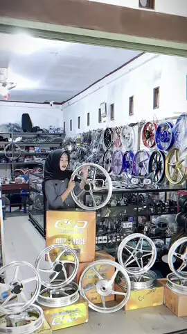 aduuu💃🏼 info pemesan langsung ke akun royal aja guys😻@ROYAL SPEED #CapCut #foryoupage #foryou #variasimotor 