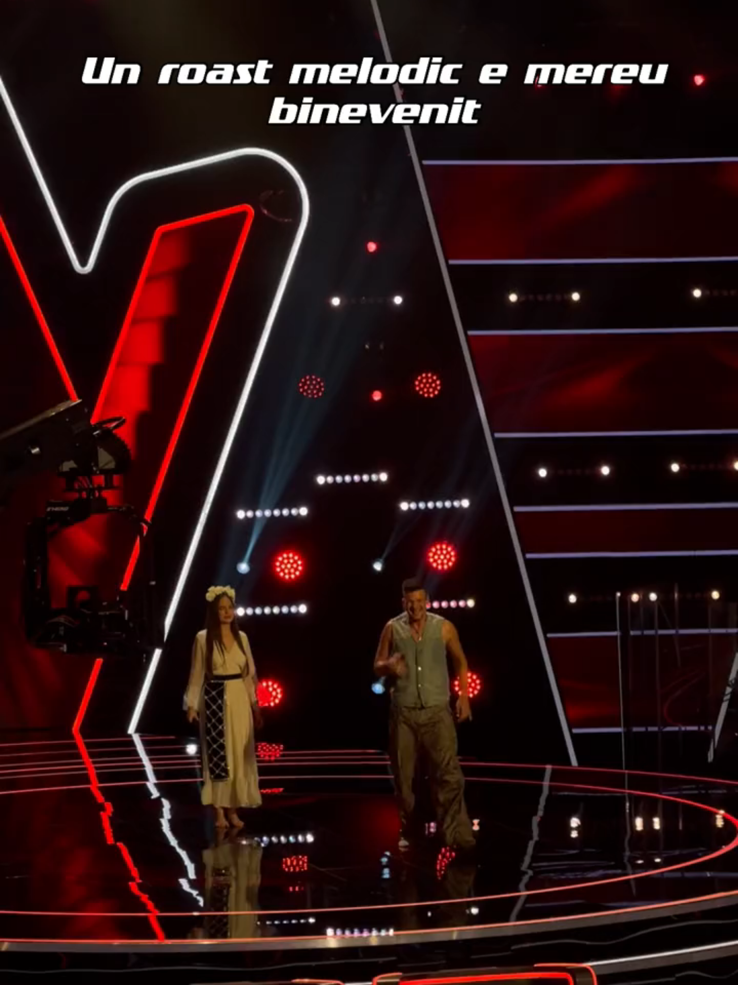 Roastul nu se oprește niciodată la Vocea 🤭 Cam așa se vede behind the scenes #vocearomaniei #13cunoroc #protv #showbiz