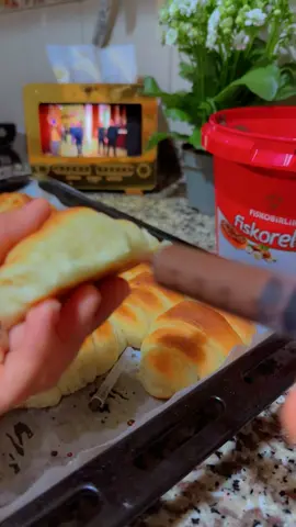 #🥐كروسانات😍 -بشوكولا
