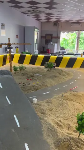 Thùng đầy cát vẫn leo dốc ngon ơ 🚛💨 Anh em công trường gọi đây là xe tải lực điền! 💪😎 #RCGaming #XeTai #LeoDoc #BinhSon