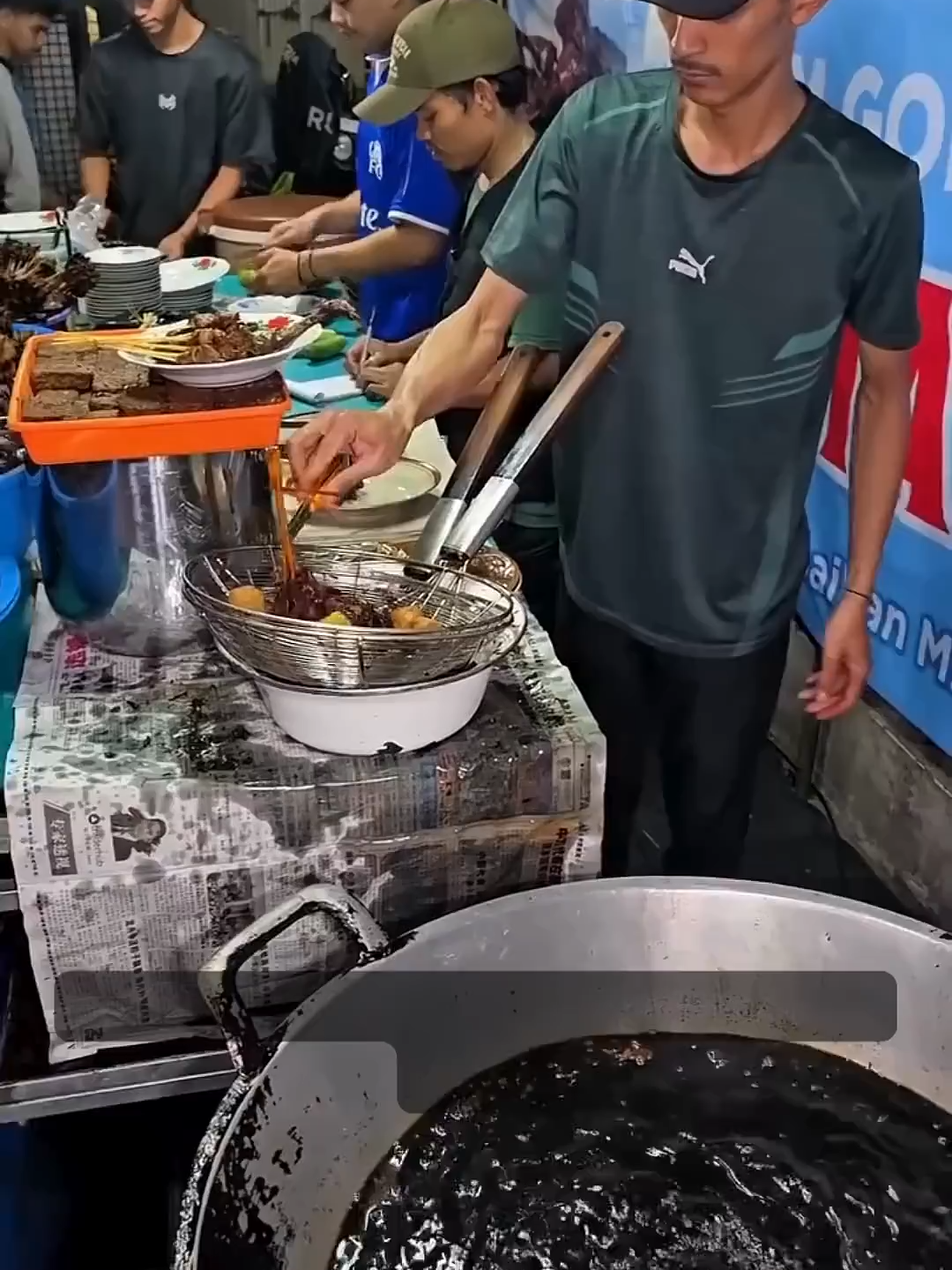 Minyak goreng rasa oli kendaraan Yukk cobain credit: yusuffardachannel youtube: NC_Media #MinyakGoreng #MinyakUnik #FoodParody #FoodComedy #FoodPrank #FoodReels #FoodiesIndonesia #FoodTrend #FoodViral #StreetFoodViral #FunnyFood #FoodFails #LucuBanget #VideoLucu #KontenLucu #LucuIndonesia #KomediReceh #DarkHumorFood #MemeFood #FoodJokes #ExploreReels #ReelsViral #ReelsIndonesia #FYPIndonesia #ViralBanget #NgontenYuk #UnikBanget #AutoNgakak #ContentKocak #FoodiesLife