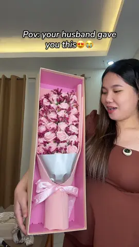 Yong magka-away kayo pero pag ganito naman kaganda na flower bouqet binigay sayo😭 #flowerbouquet #giftforher #giftideas #giftbox #valentinegift #sale 