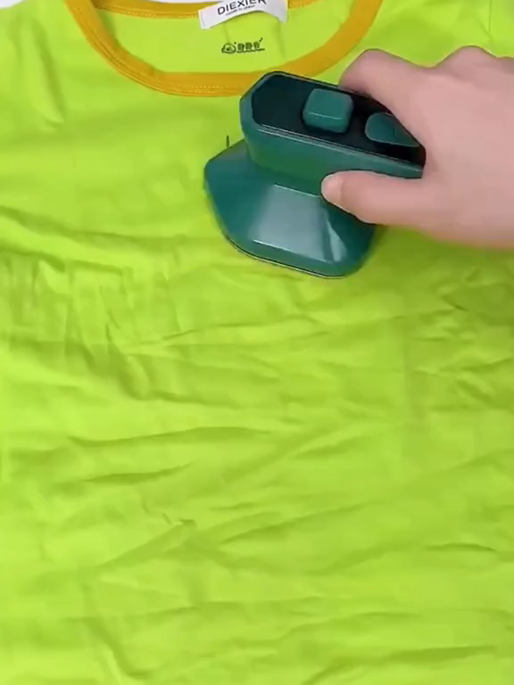 Mini ferro de passar portátil #viral #fy #fyp #foryou #dicas #achadinhosdashopee #gadgets #gadget #achadinhos #shopee #achadinho #dicas  Link  https://s.shopee.com.br/10tkvK4UOG