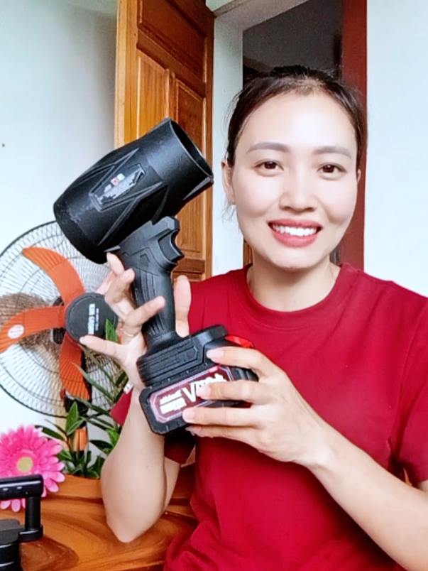 máy thổi phản lực động cơ lõi đồng mạnh mẽ giúp mọi người dọn dẹp vệ sinh nhanh chóng tiện lợi so với dùng chổi#maythoibui #maythoiphanluc #maythoibuicamtay #_phamha2 