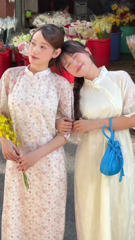 Hai cổ tươii giữa đường hoaa Đà Nẵng 🌷🌷 Tết đến nơii roàii mấy bà đã chọn được bộ nàoo chưaa 🧧🧧 #outfittet #tet2026 #xuhuong #viralvideo #havanadanang   