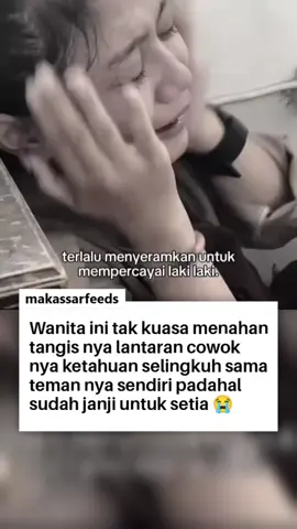 Sabar ya dek ya 😭 Wanita ini tak kuasa menahan tangis nya lantaran cowok nya ketahuan selingkuh sama teman nya sendiri padahal sudah janji untuk setia 🥺 #makassarfeeds 