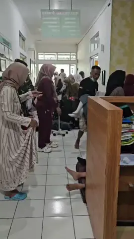Kalau begini siapa yang mau tanggung jawab.. Stop MBG cuma hambur