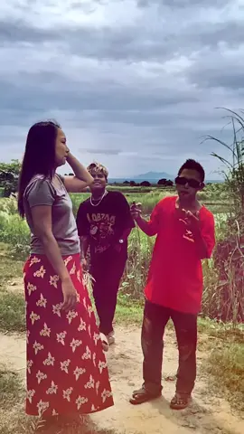 #ပျော်နေတာလေးကအသက်ပါ🥰🥰🥰 နောက်ကတောင်တန်ကြီးကိုသိလား🤭🤭🤭